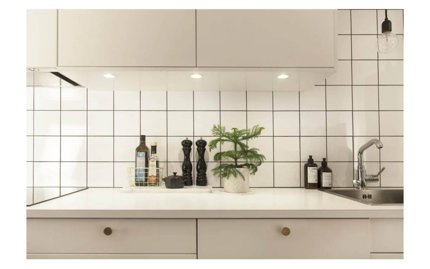 1202 12V Möbelspotlight 2700K 4,7W Vit IP44