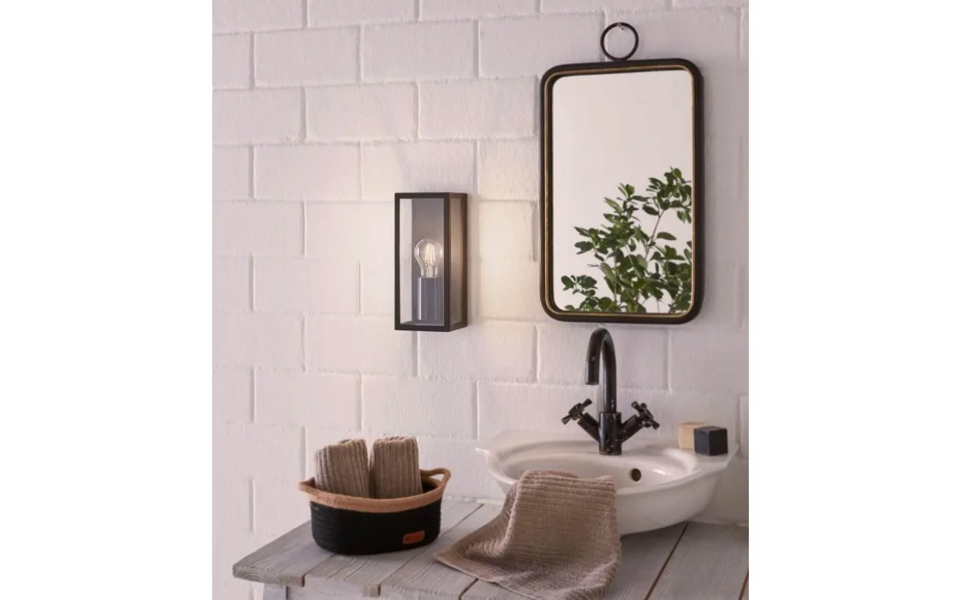 Amezola 1L Vägglampa Svart IP44