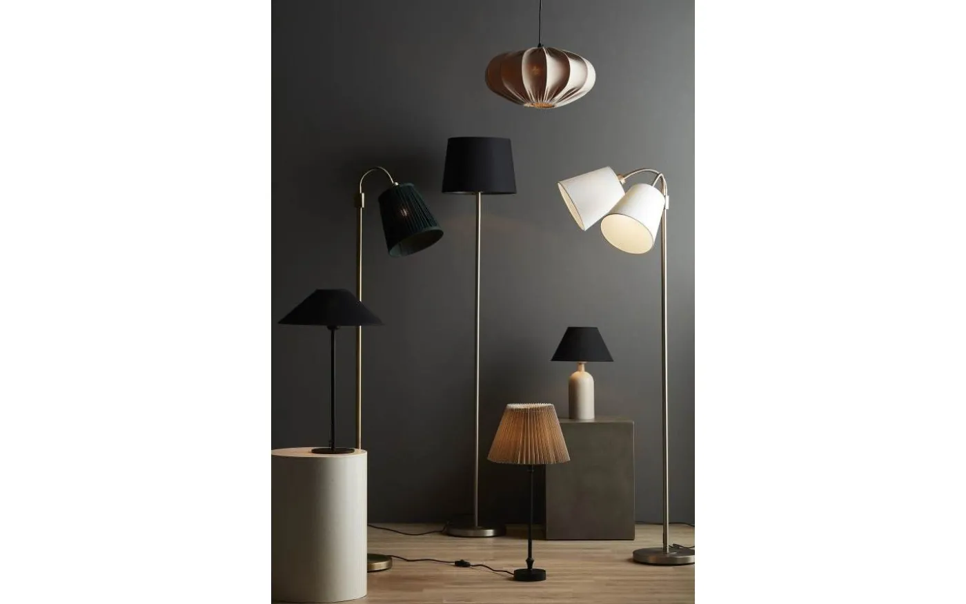 Amy Enarmad Golvfot 150cm Krom