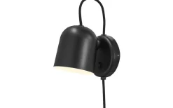 Angle Vägglampa Med USB Svart