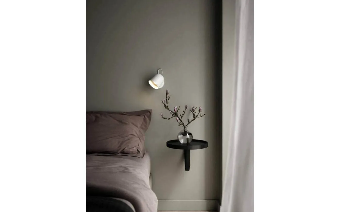 Angle Vägglampa Med USB Vit/Telegrå