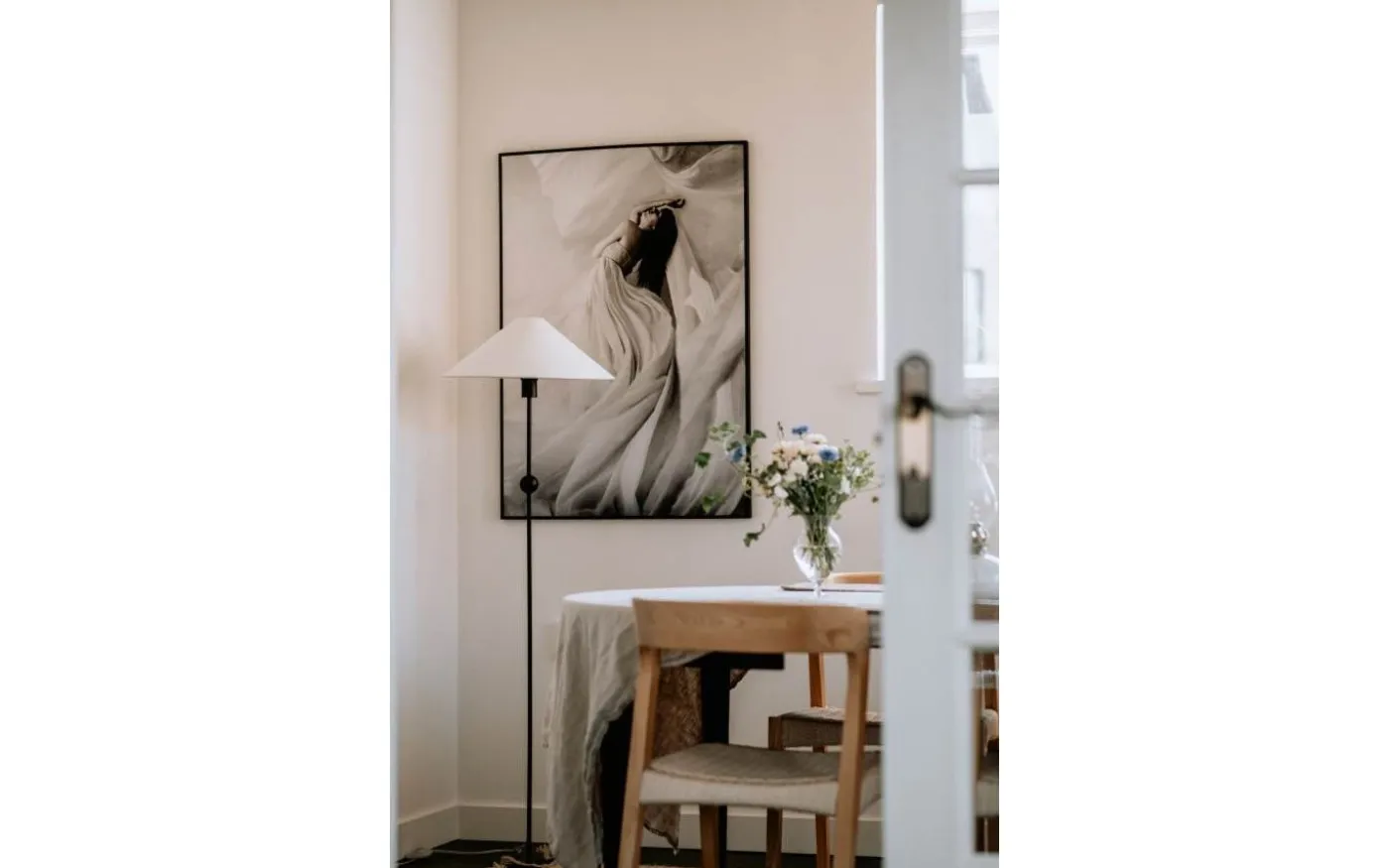 Astrid Golvfot 130cm Svart