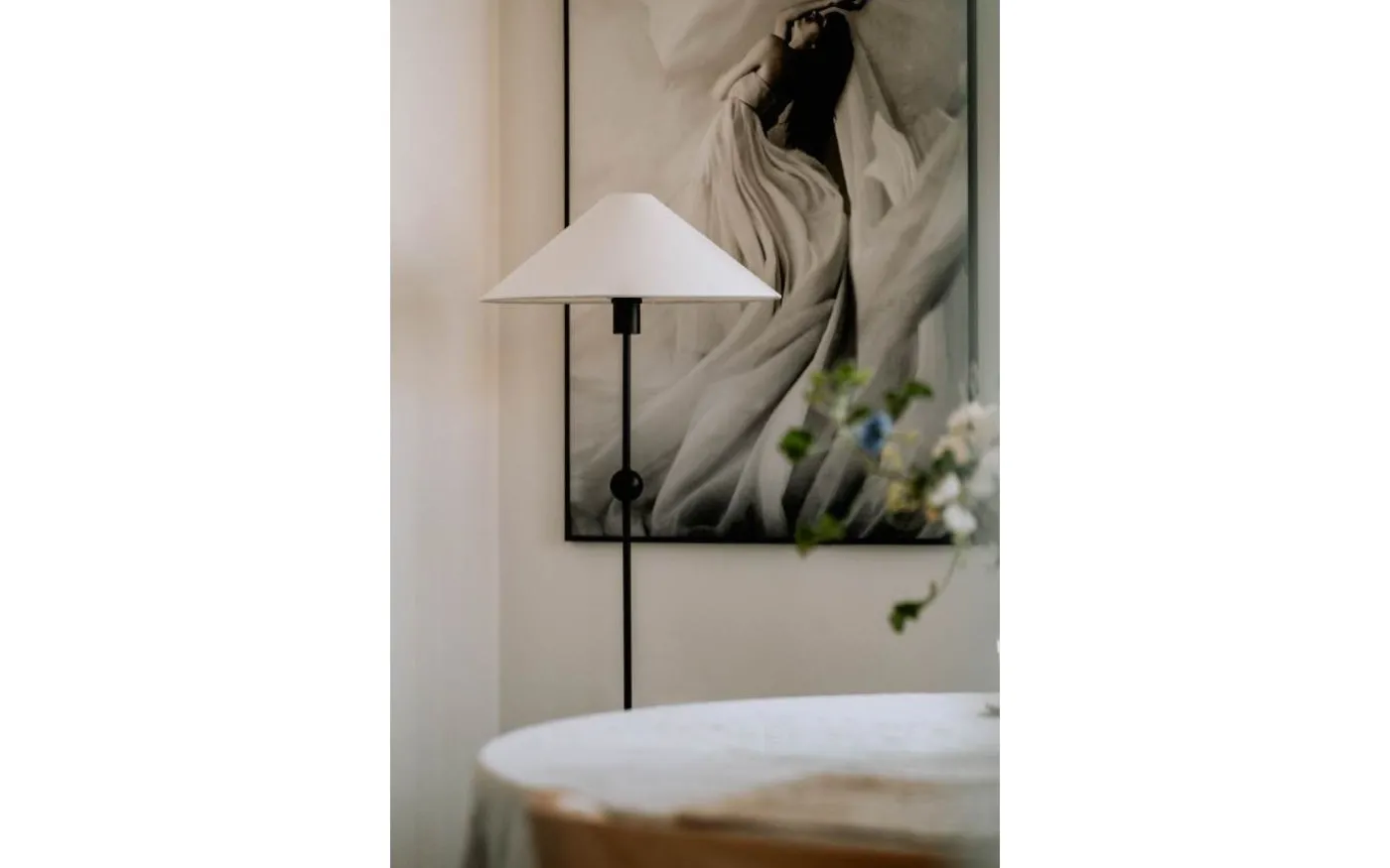 Astrid Golvfot 130cm Svart