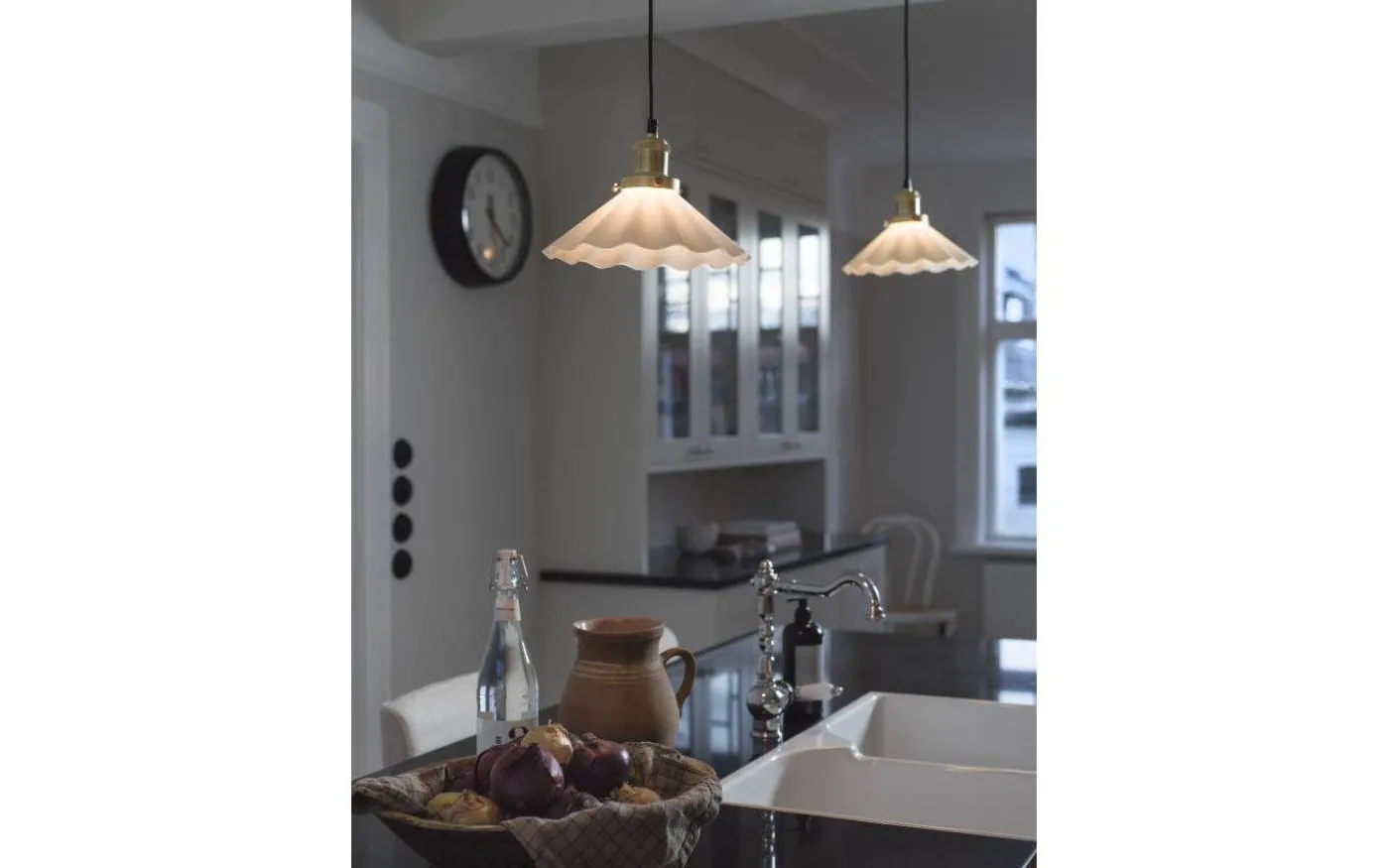 August Veckad Fönsterlampa 25cm Mässing/Opal