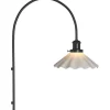 August Vägglampa Veckad 60cm Opal