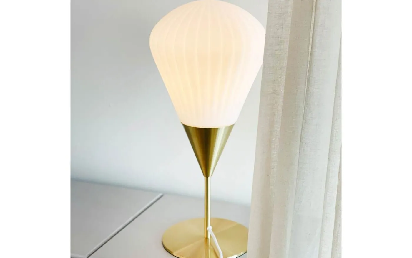 Ballon Bordslampa 45,5cm Opal/Mässing