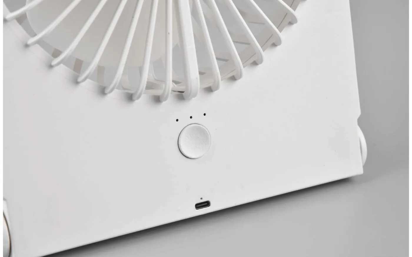 Breezy Bordsfläkt matt vit uppladdningsbar