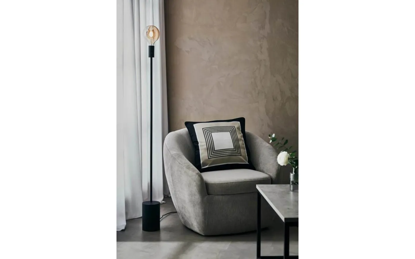 Capital Golvlampa 135cm Svart