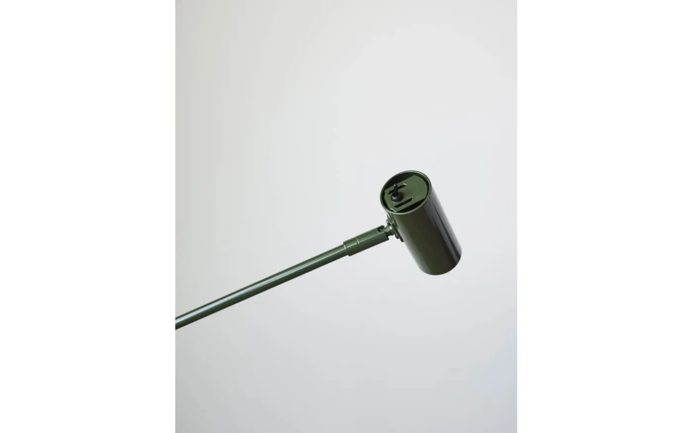 Cato Golvlampa 134cm LED GU4 Dimbar Skogsgrön/Svart