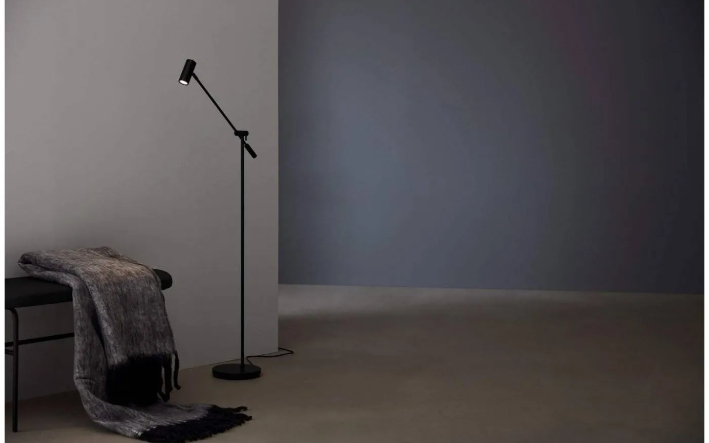 Cato Golvlampa 134cm LED GU4 Dimbar Svart