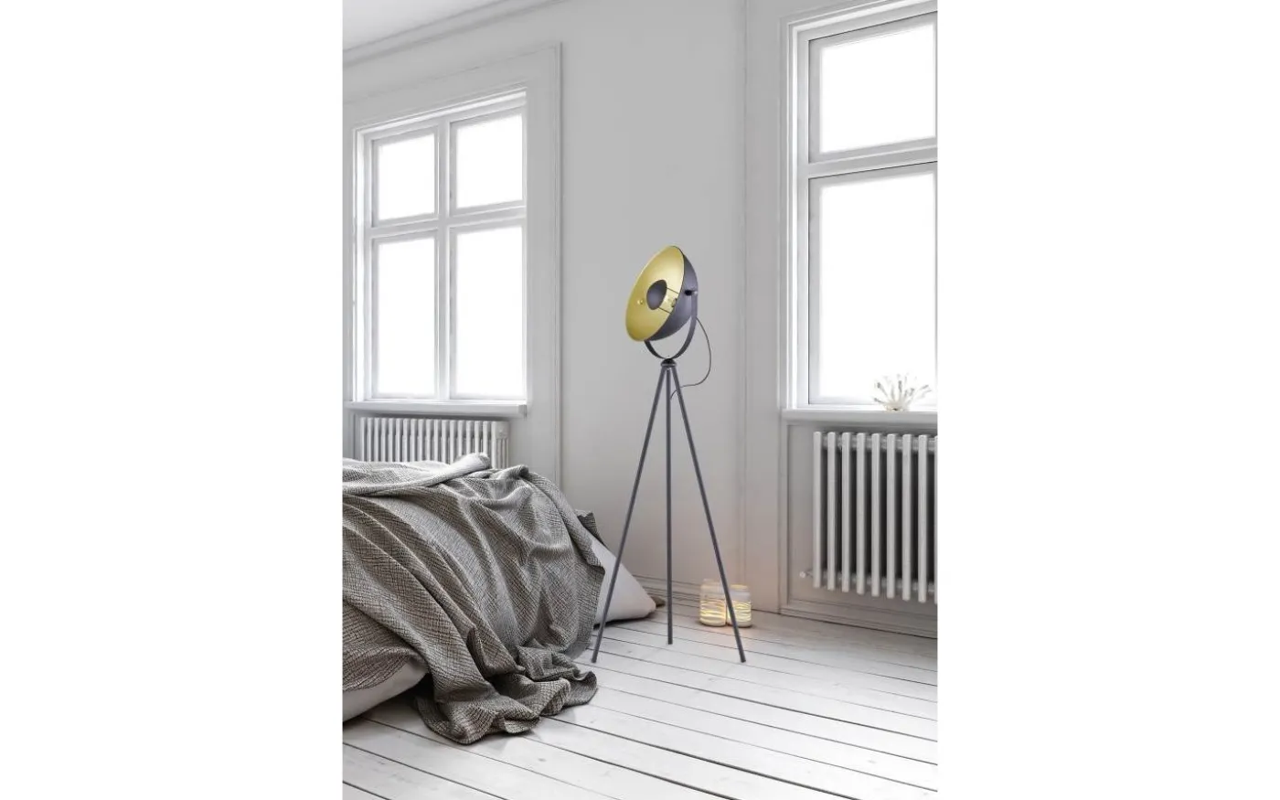 Chewy Golvlampa E27 matt svart/guld