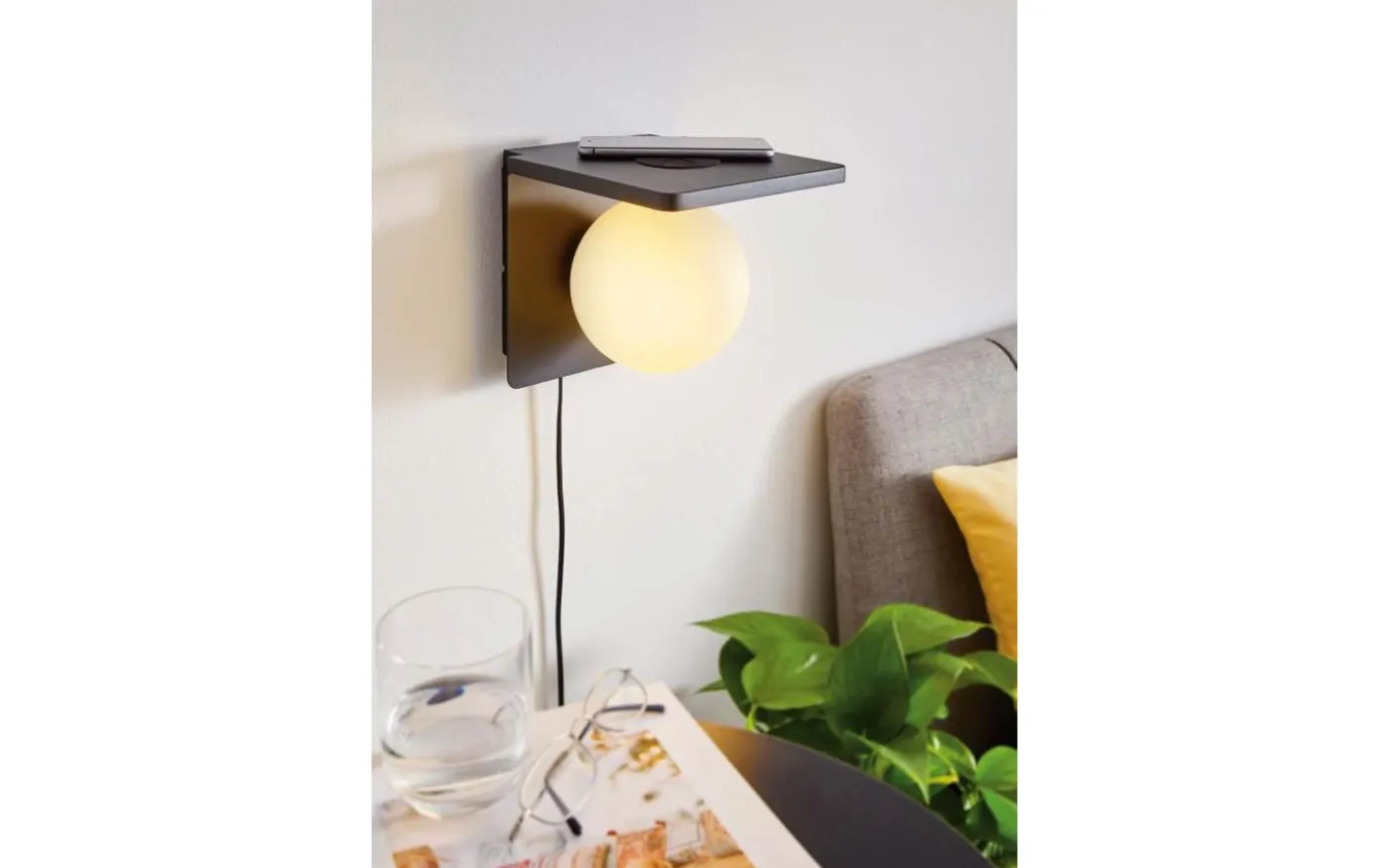 Cigle Vägglampa Opal + Qi-Laddning Svart