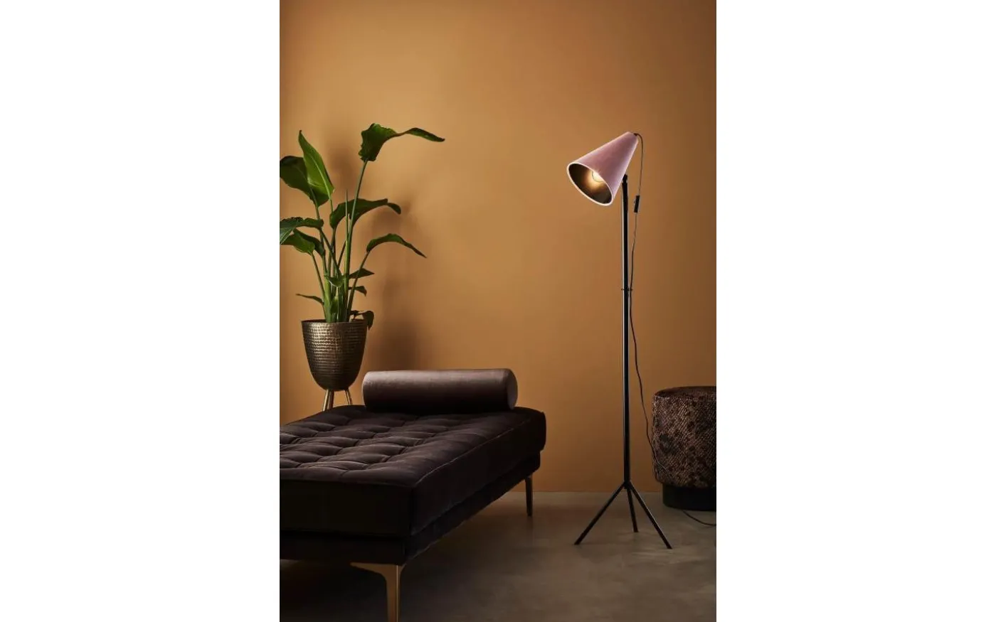 Cilla Golvlampa 150cm Svart/Rosa