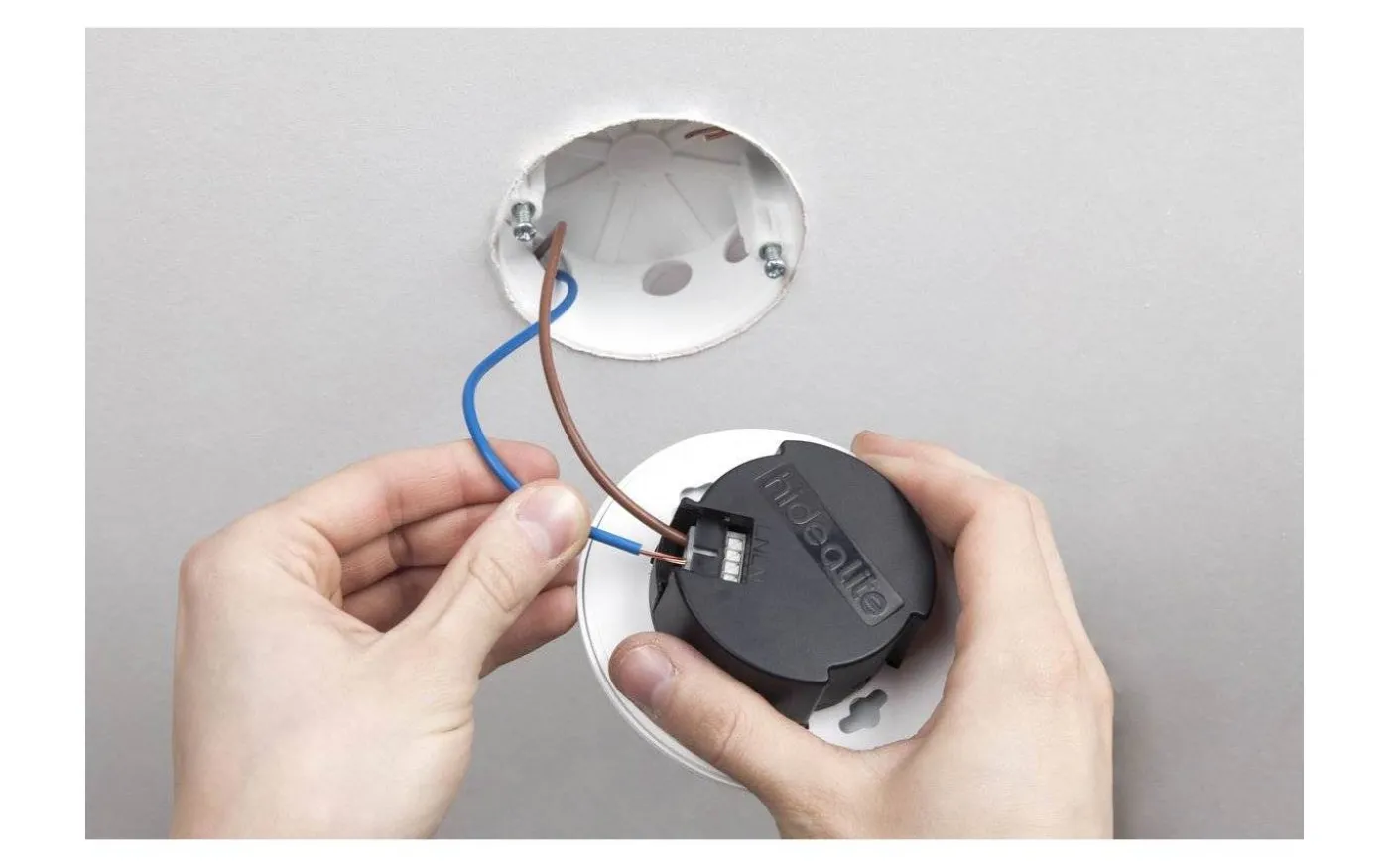 Comfort Smart ISO Spotlight Dim to Warm 6W Vit IP44