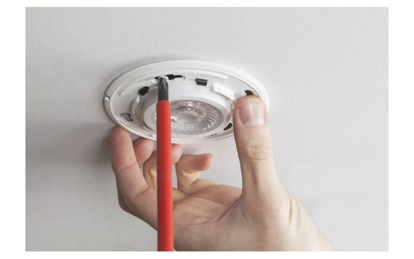 Comfort Smart ISO Spotlight Dim to Warm 6W Vit IP44