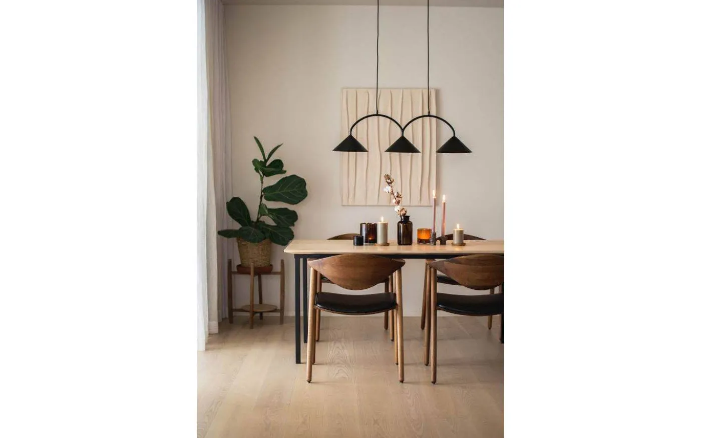 Curve Taklampa 95cm Svart