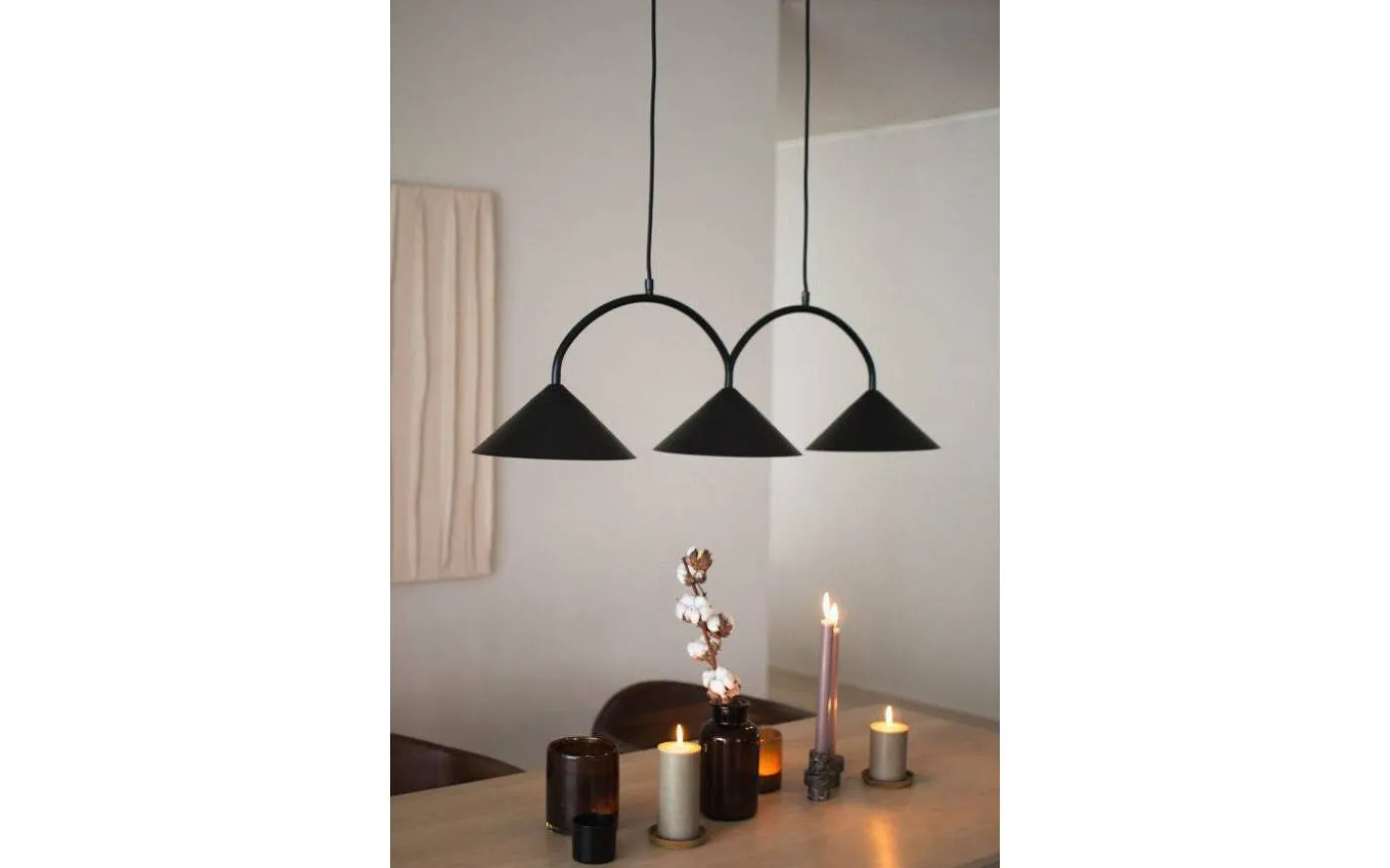 Curve Taklampa 95cm Svart