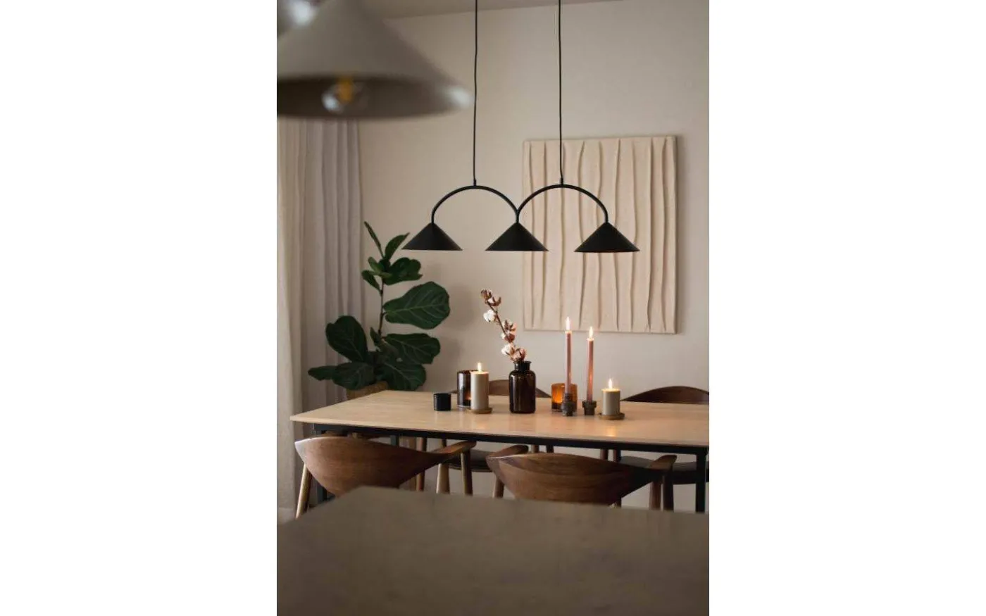 Curve Taklampa 95cm Svart