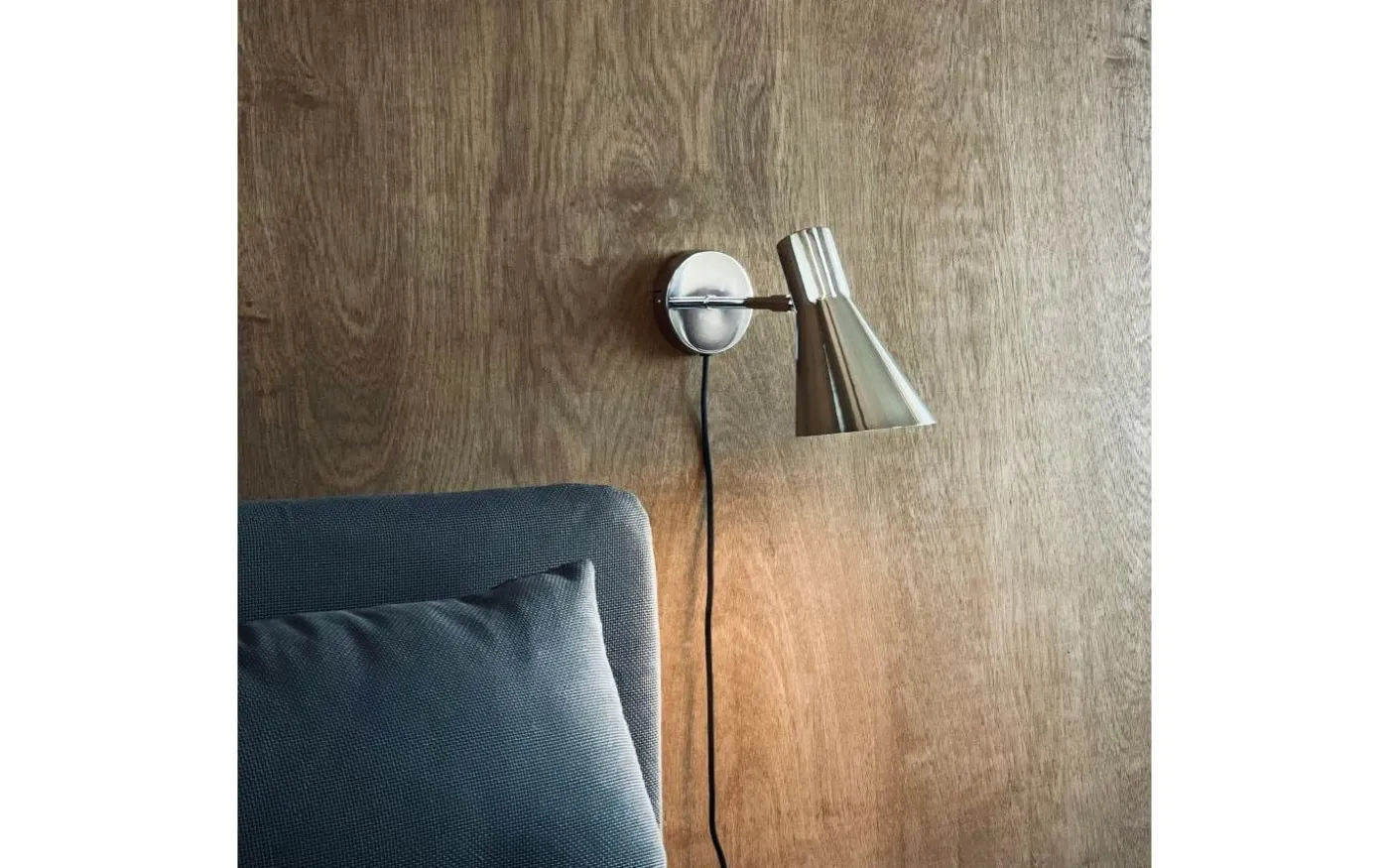 DL12 Vägglampa Krom