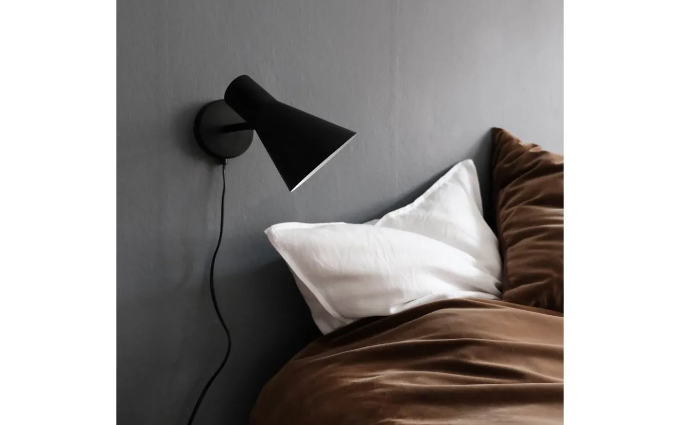 DL12 Vägglampa Svart