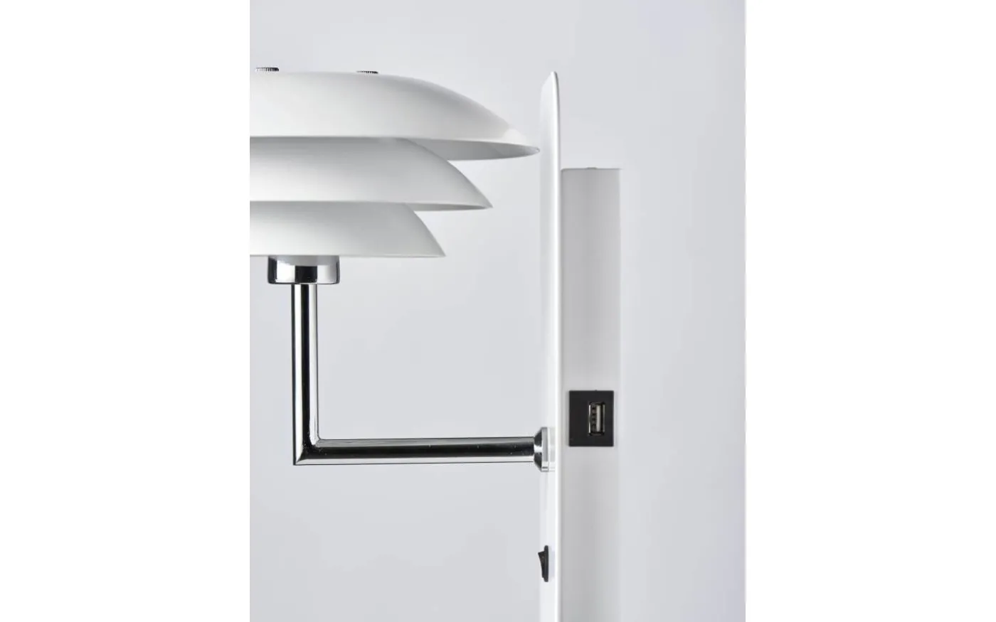 DL20 Vägglampa USB Vit/Krom