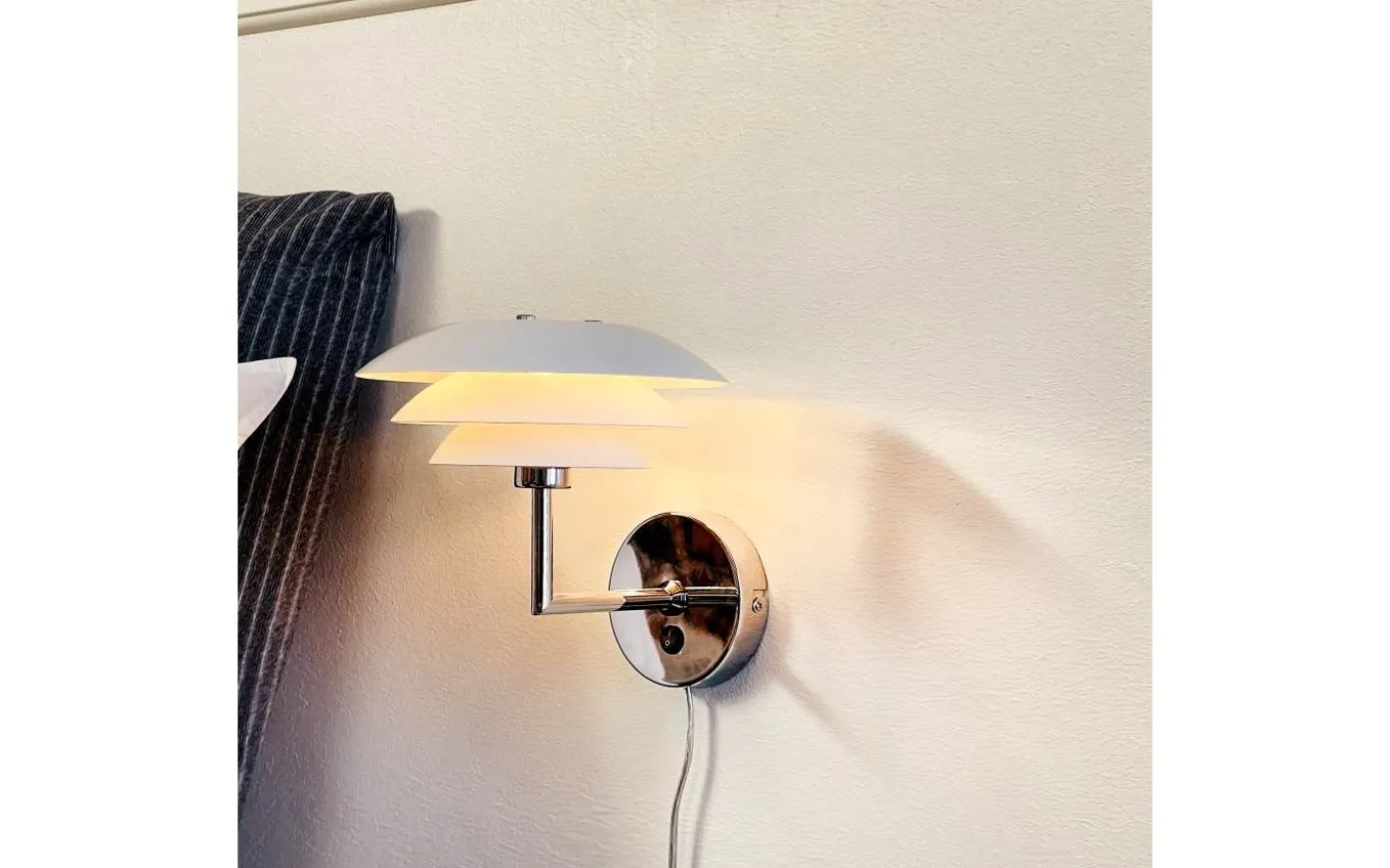 DL20 Vägglampa Vit/Krom