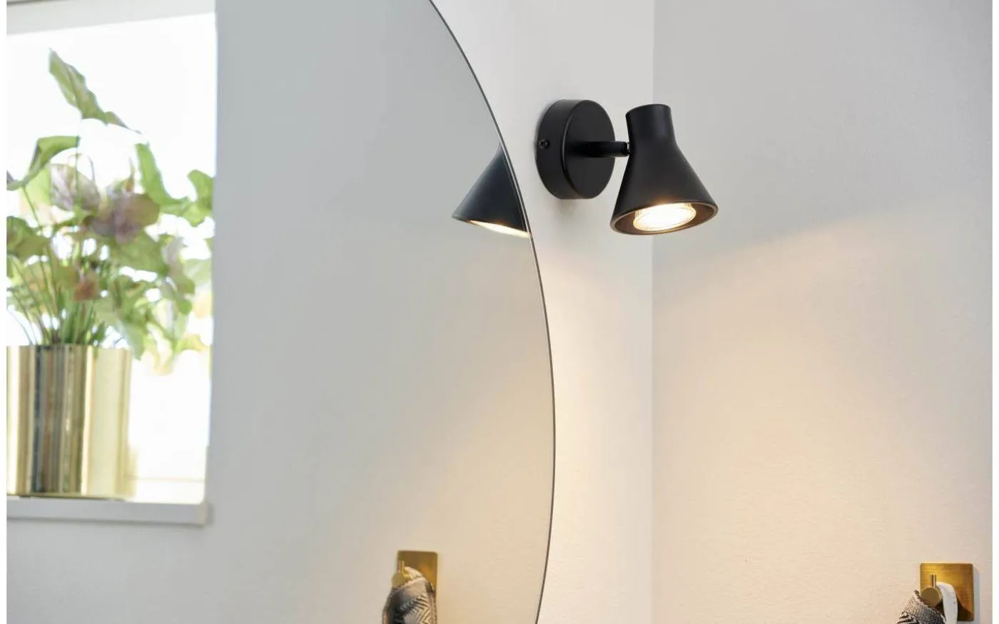 Eik Vägglampa Svart