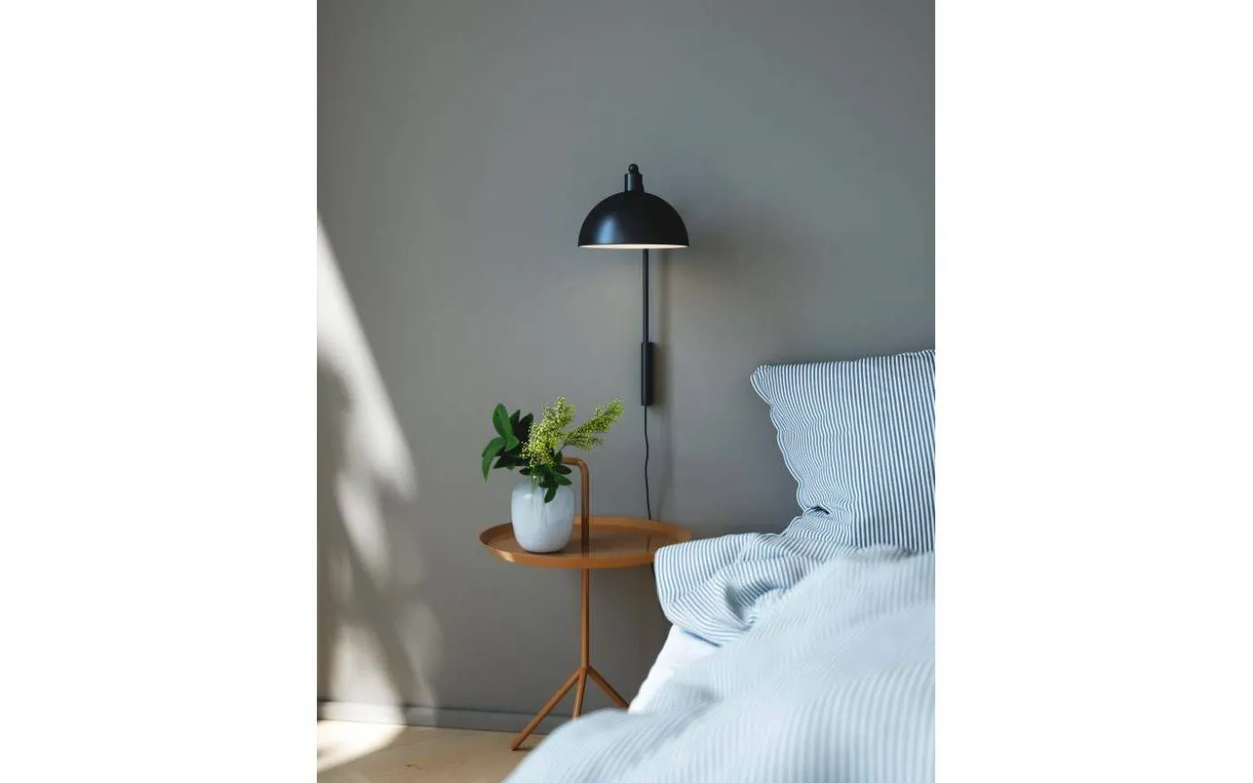 Ellen Vägglampa Svart