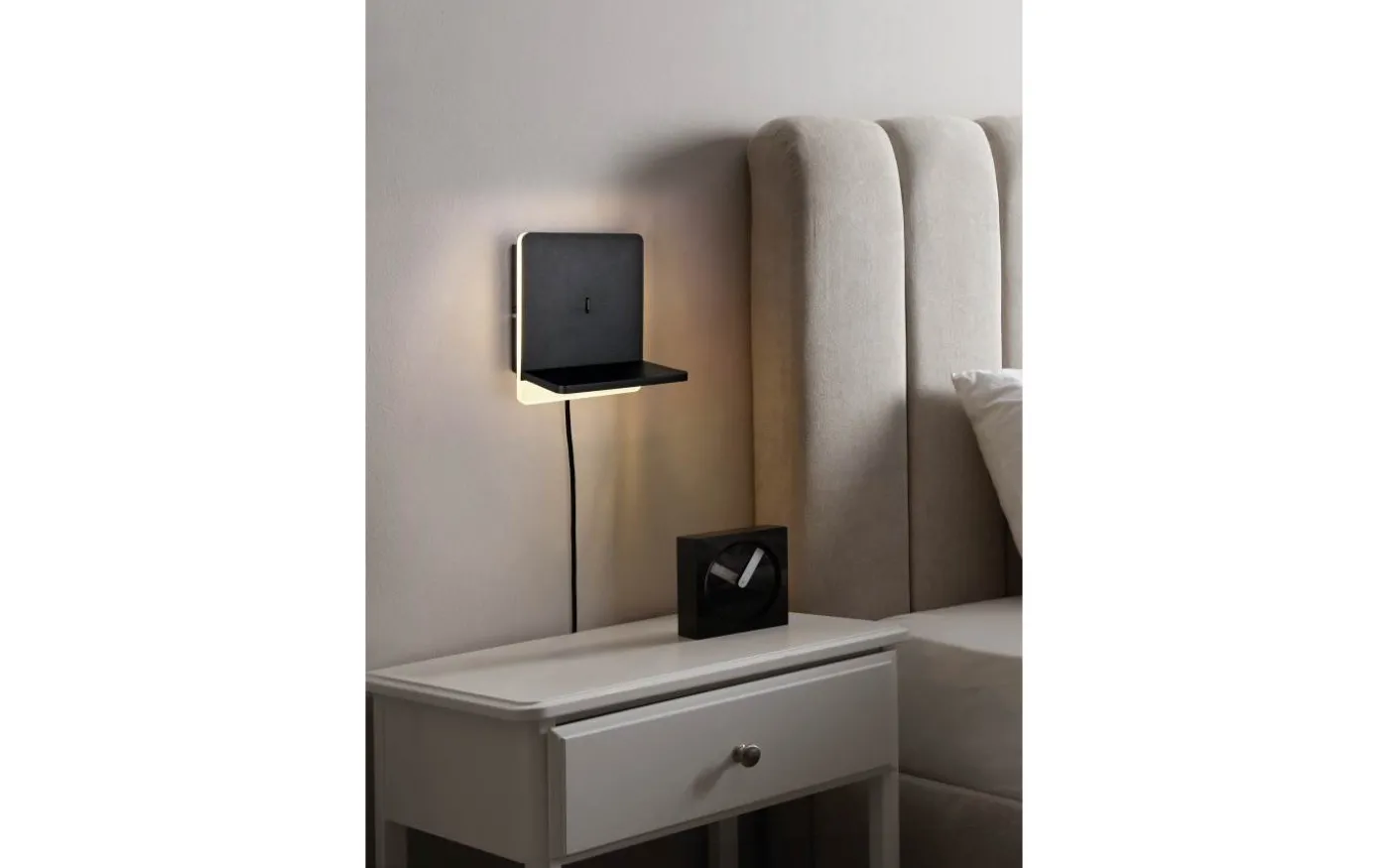 Fairfield Vägglampa LED mattsvart med laddningsstation