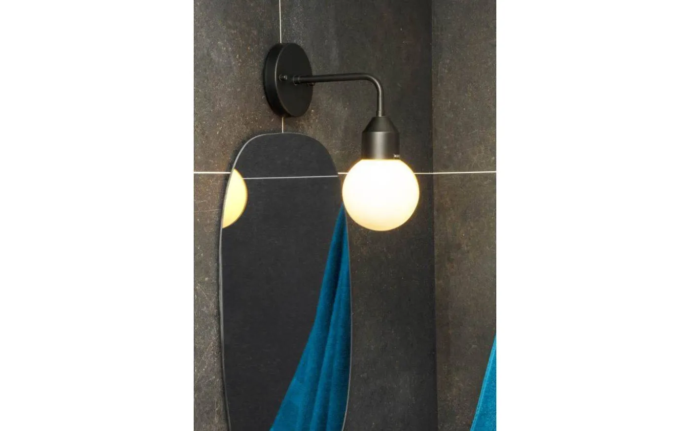 Florens Vägglampa Svart/Opal IP44