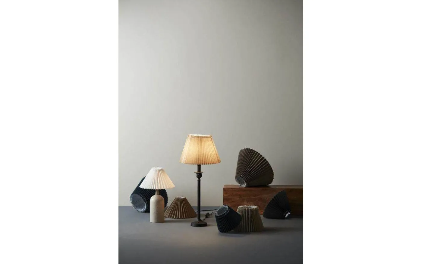 Florita Lampfot 47cm Matt Svart