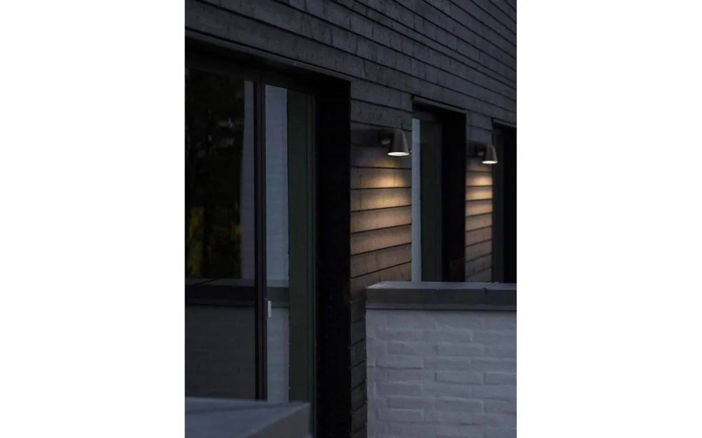 Front Single Vägglampa Svart IP44