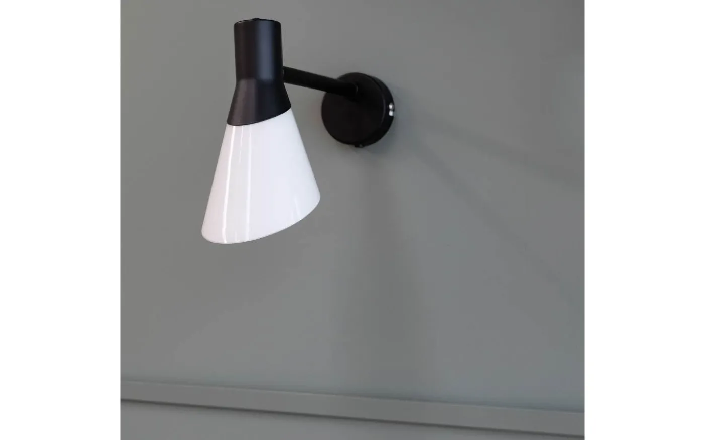Gent Vägglampa Opal/Svart