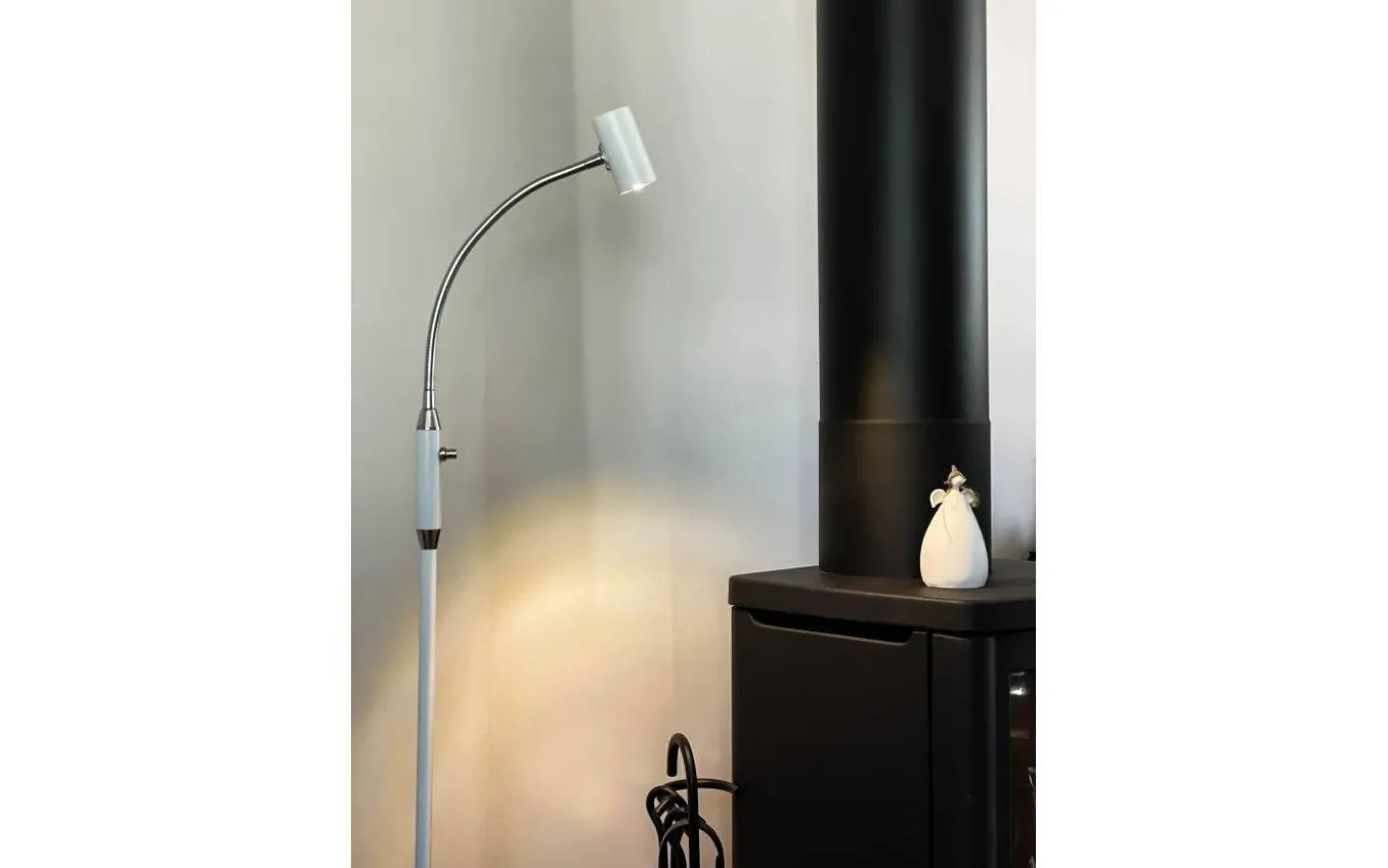 Gusto Golvlampa 135cm LED 5W 3000K Vit/Krom