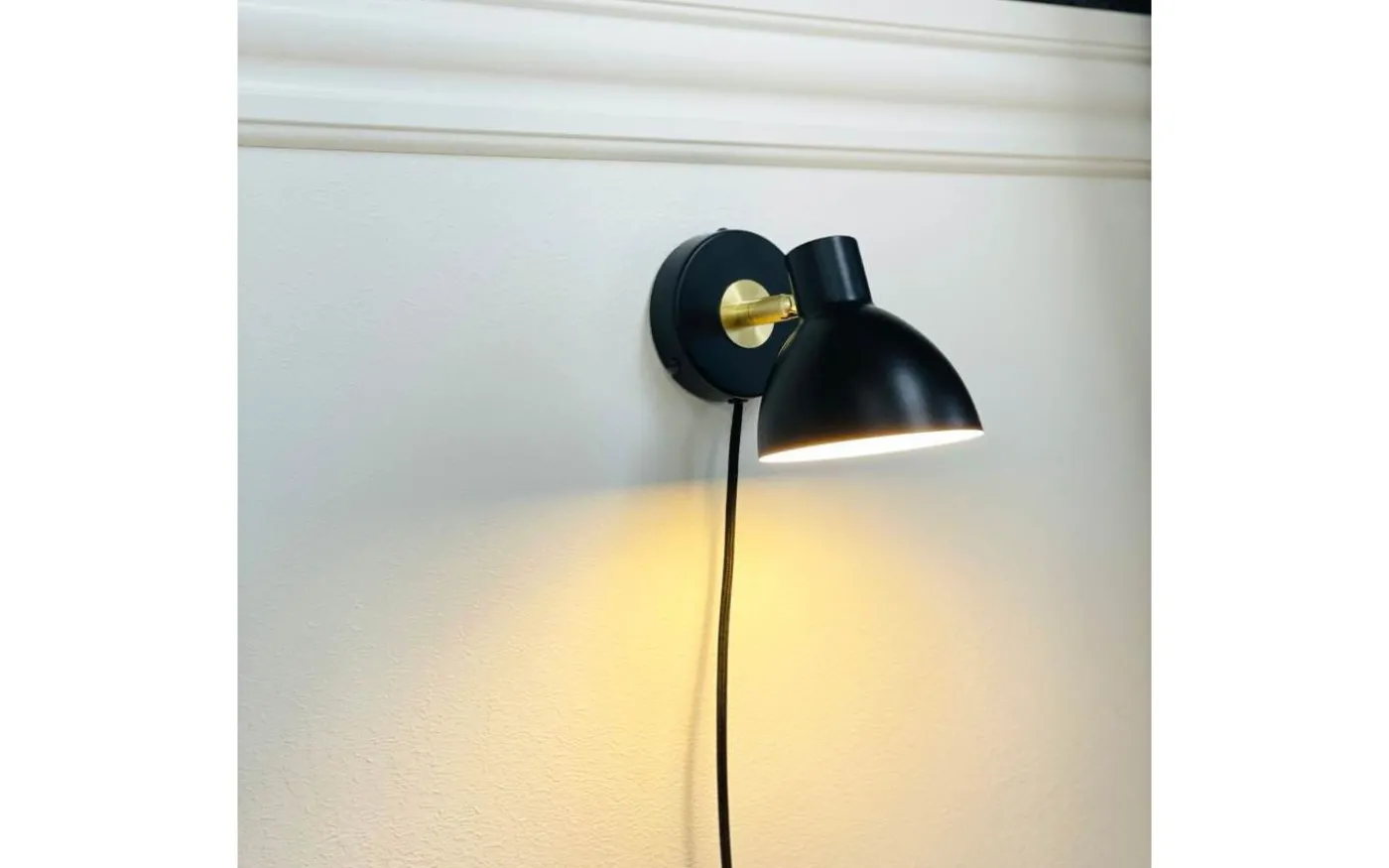 Lilje Vägglampa Svart/Mässing