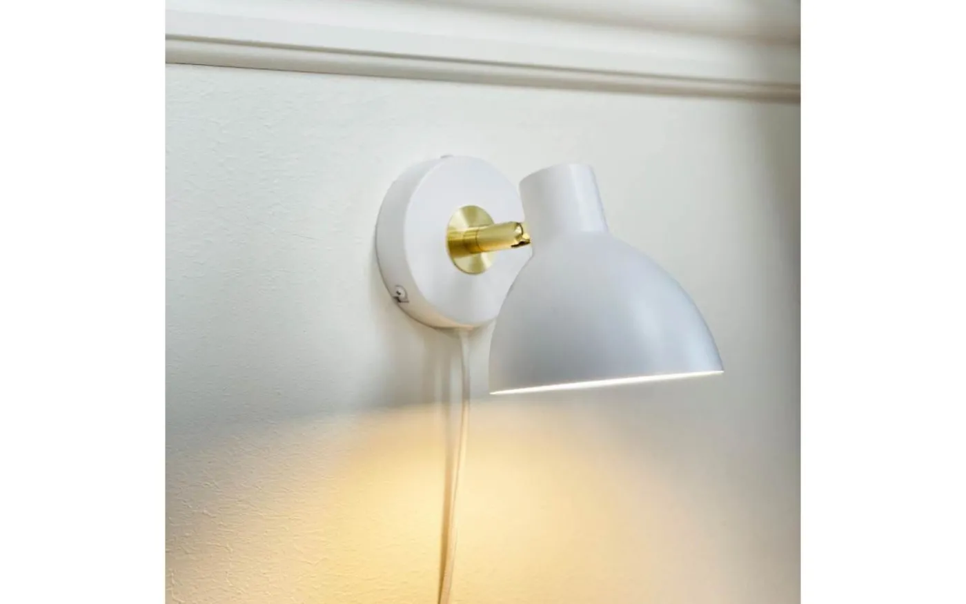 Lilje Vägglampa Vit/Mässing