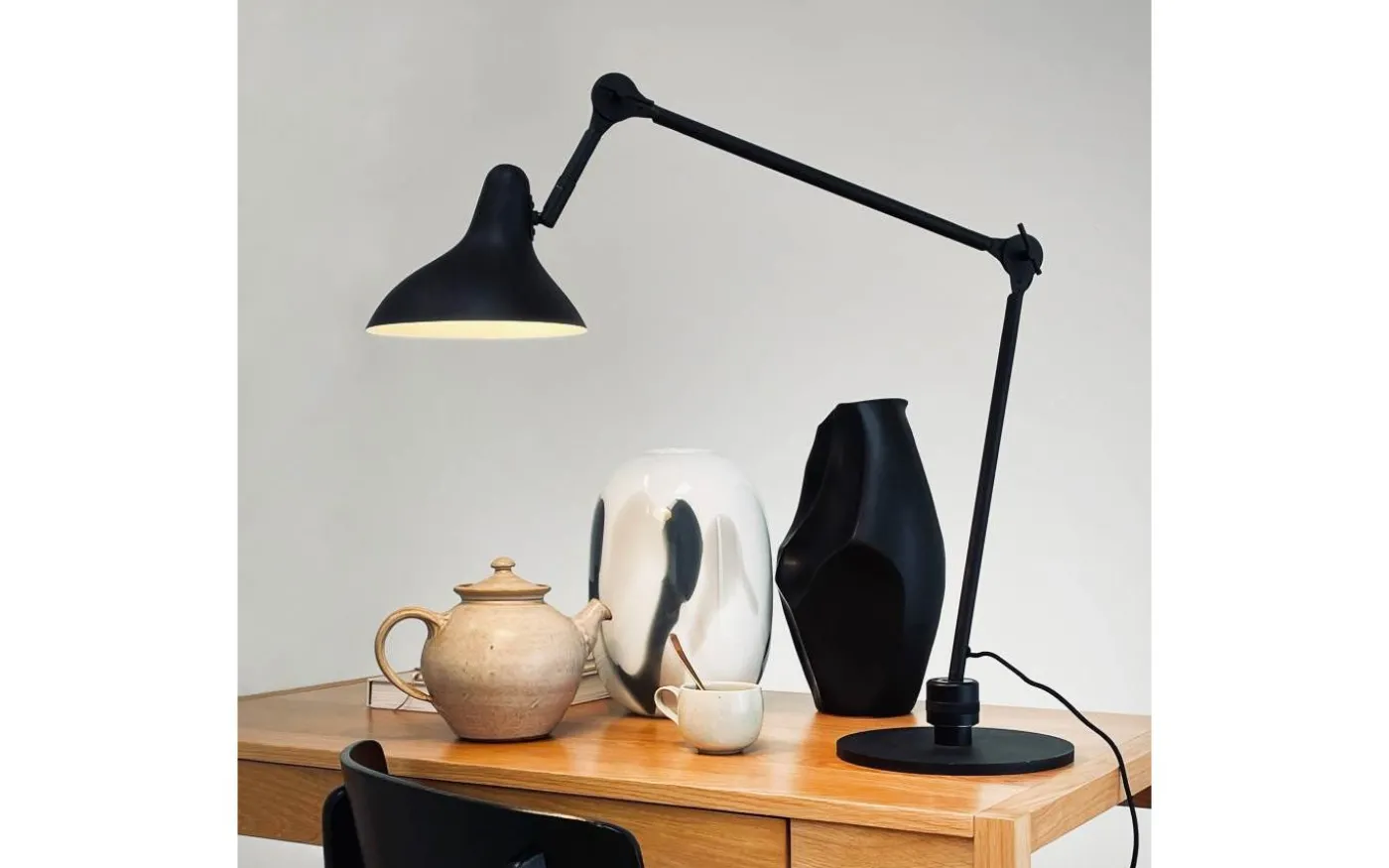 Lotus Skrivbordslampa 85cm Svart