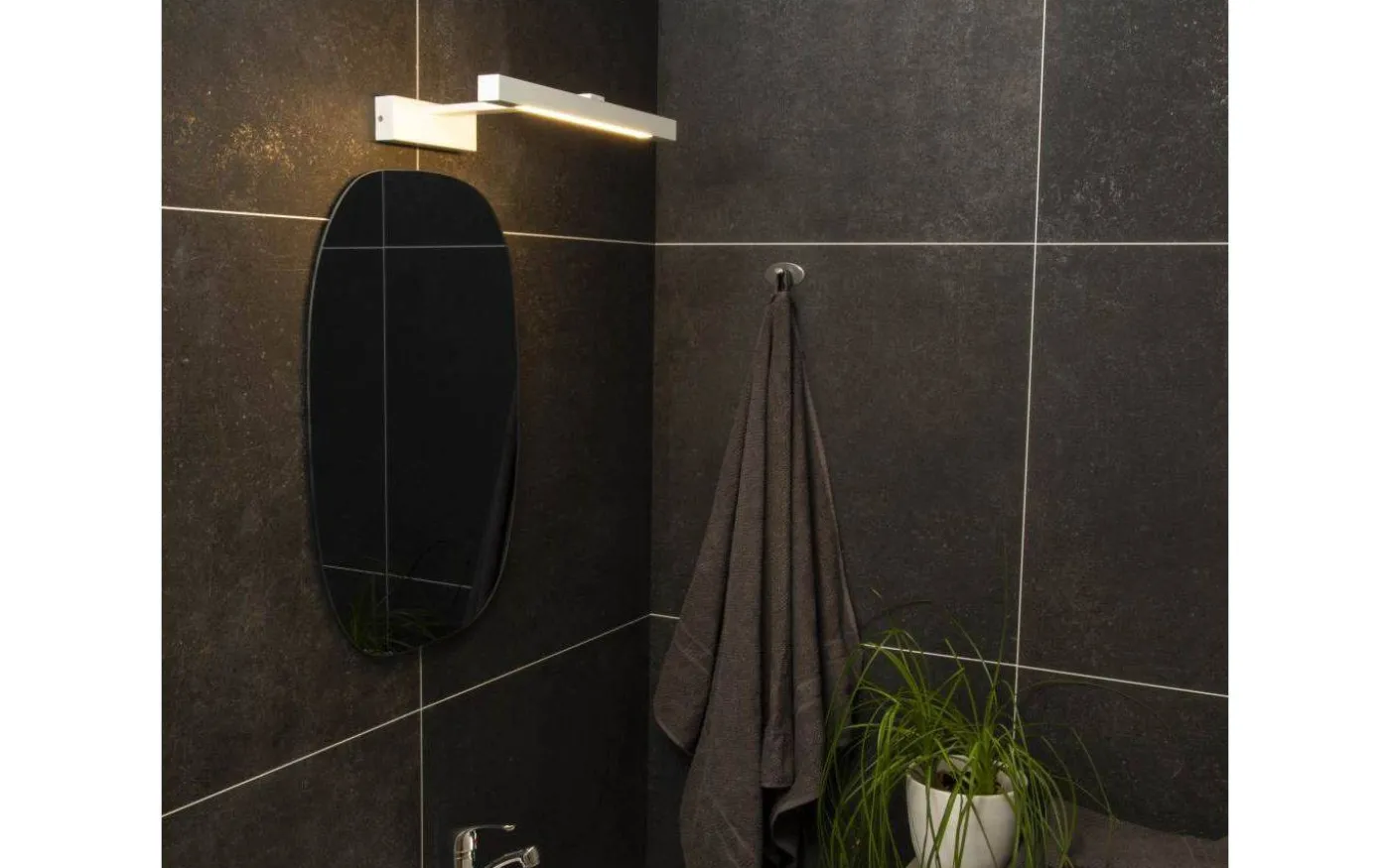 Lucca Spegelbelysning LED 9W 3000K Vit IP44