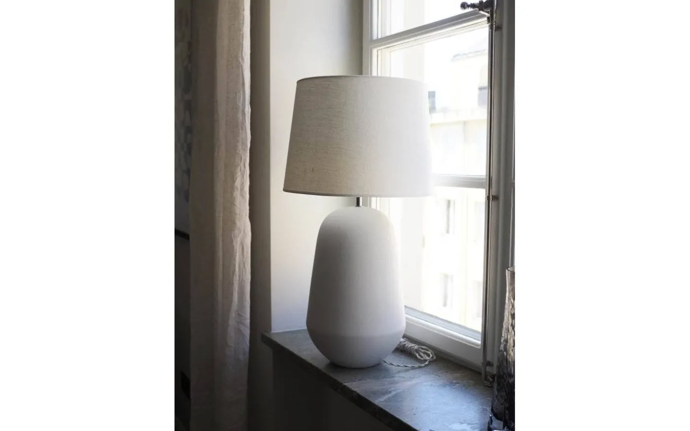 Naomi Lampfot 46cm Vit