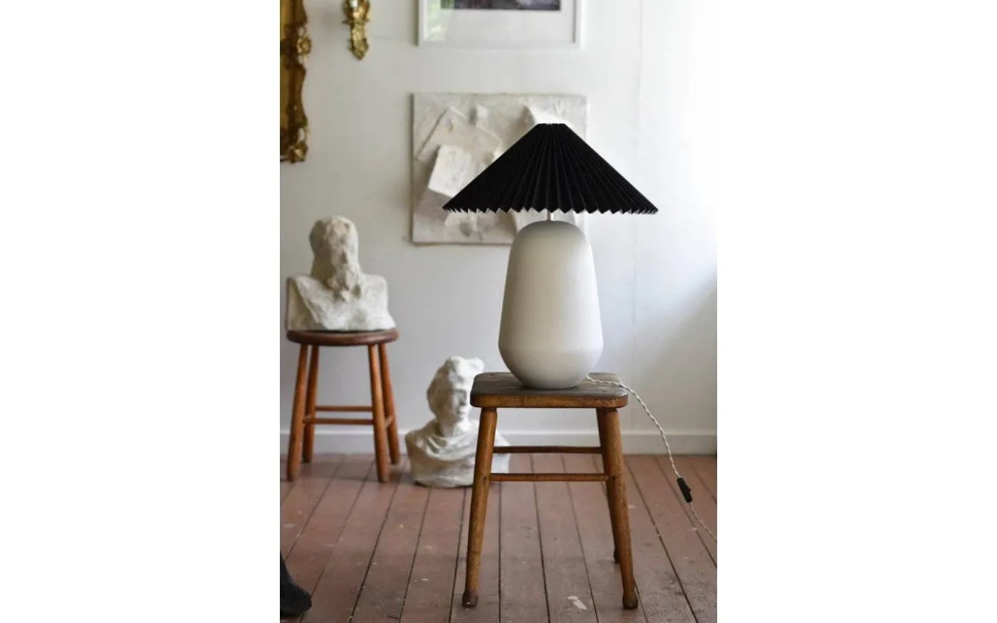 Naomi Lampfot 46cm Vit