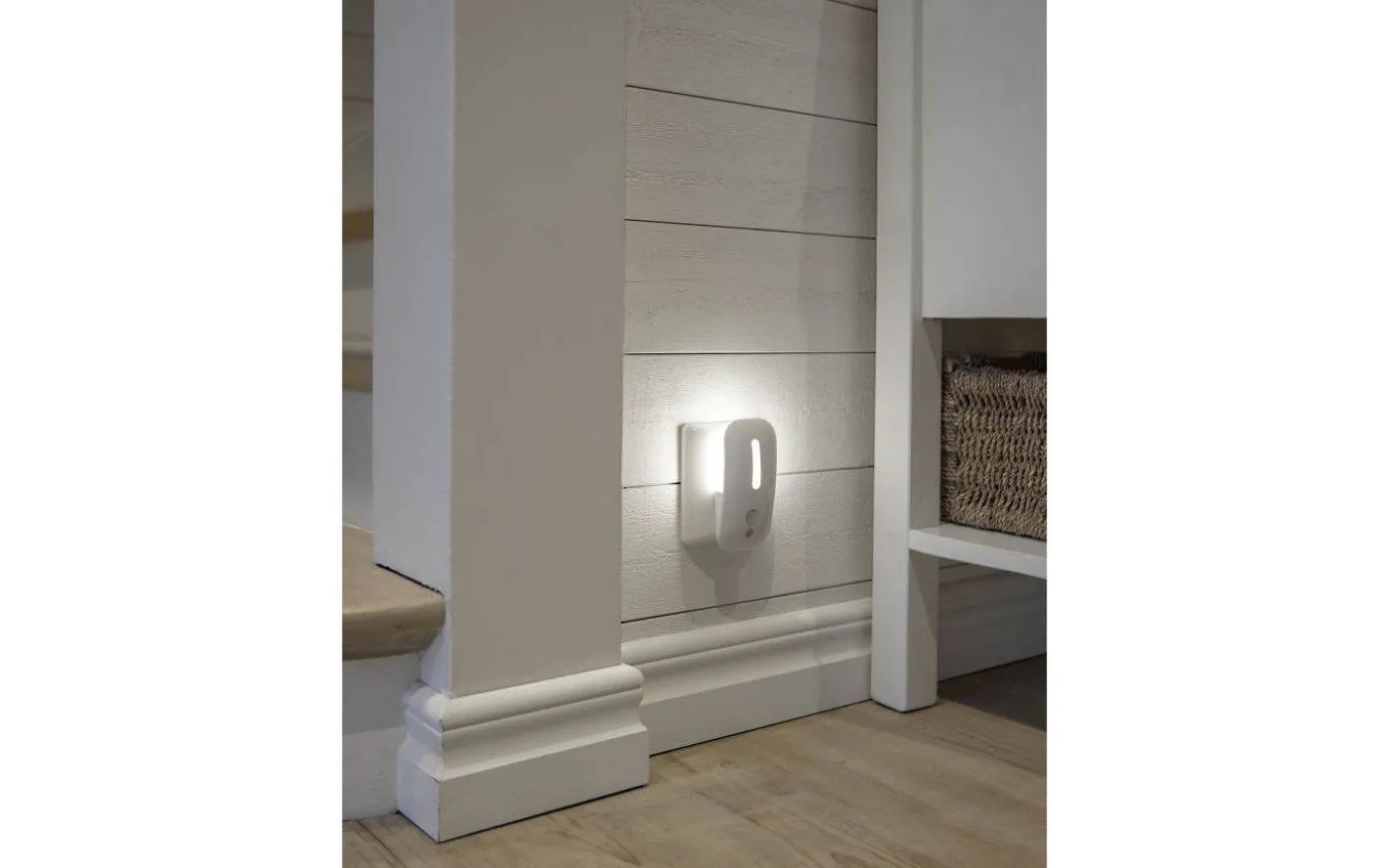 Nattlampa LED med skymnings och rörelsesensor 2900K 15lm 1.8W