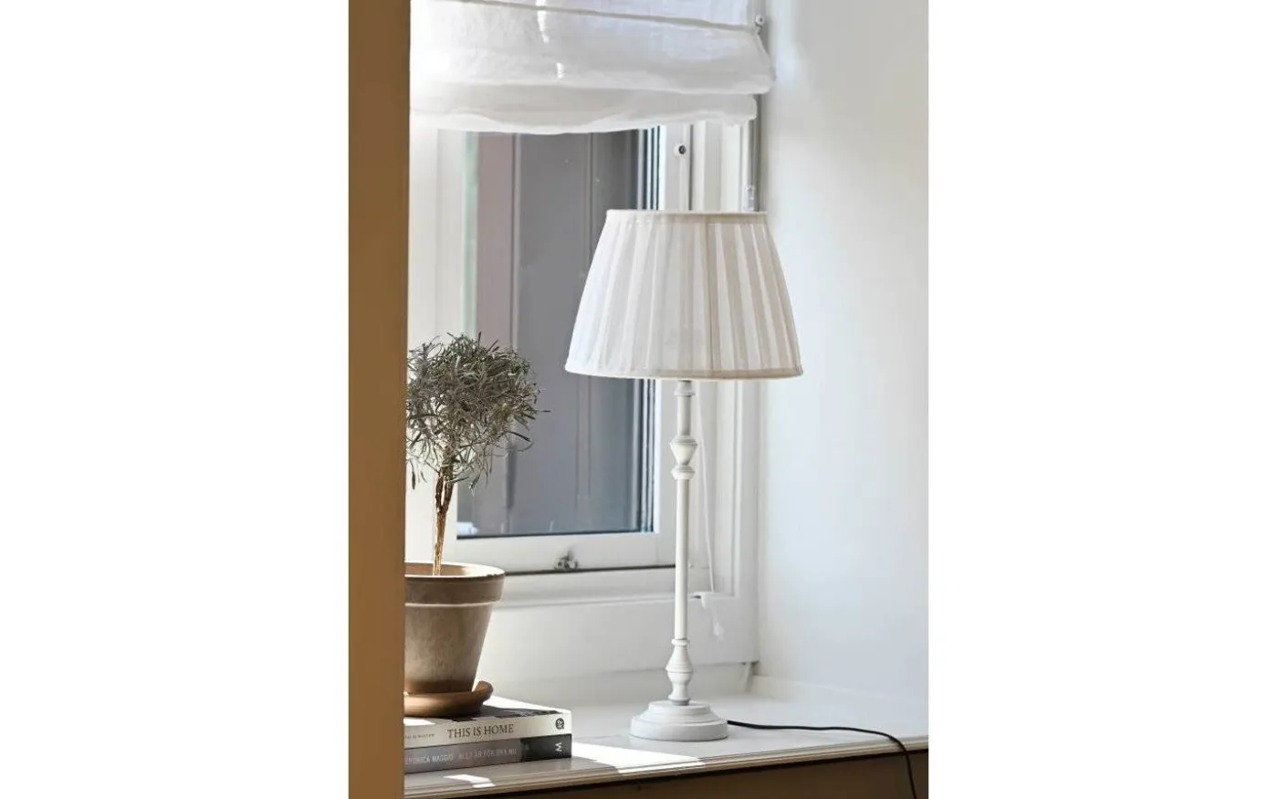 Nelly Lampfot 36cm Vit