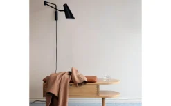 Noa Vägglampa Svart med Vikarm
