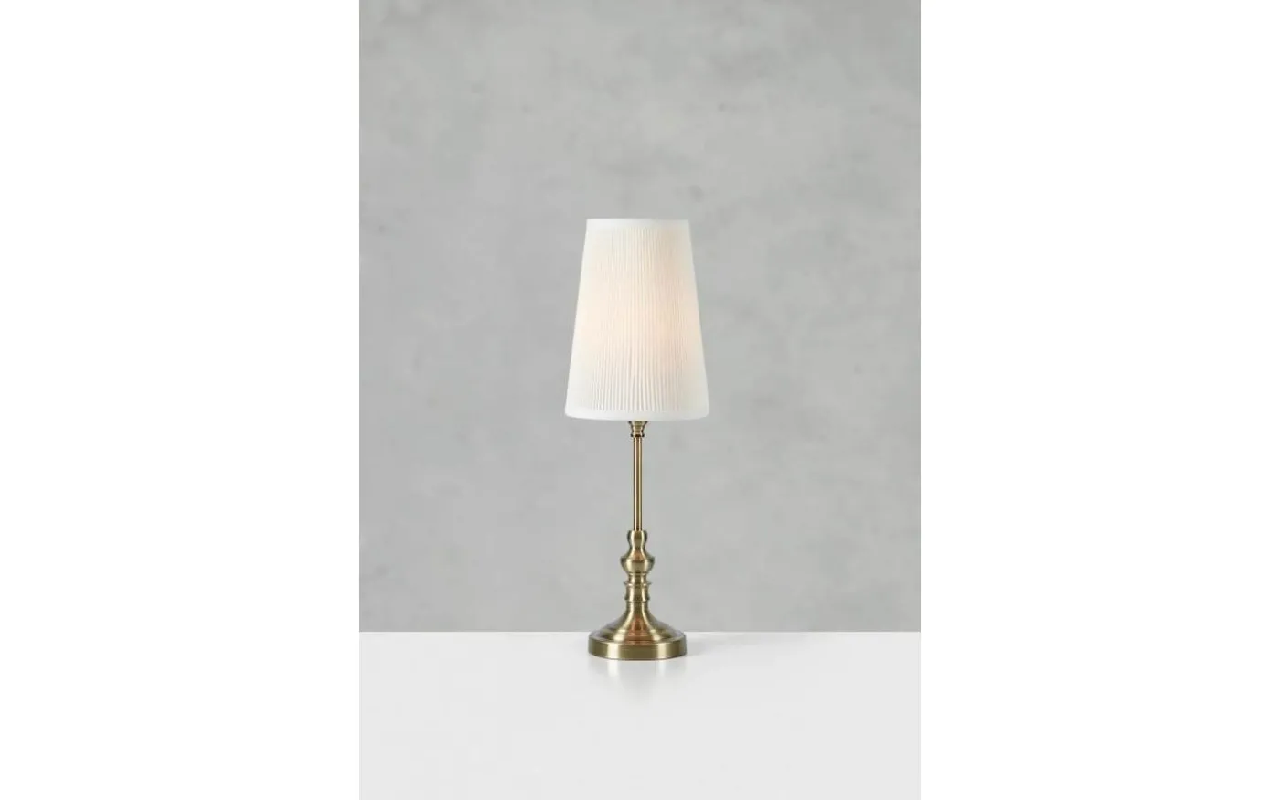 Noble Bordslampa 56cm Offwhite/Antikmässing