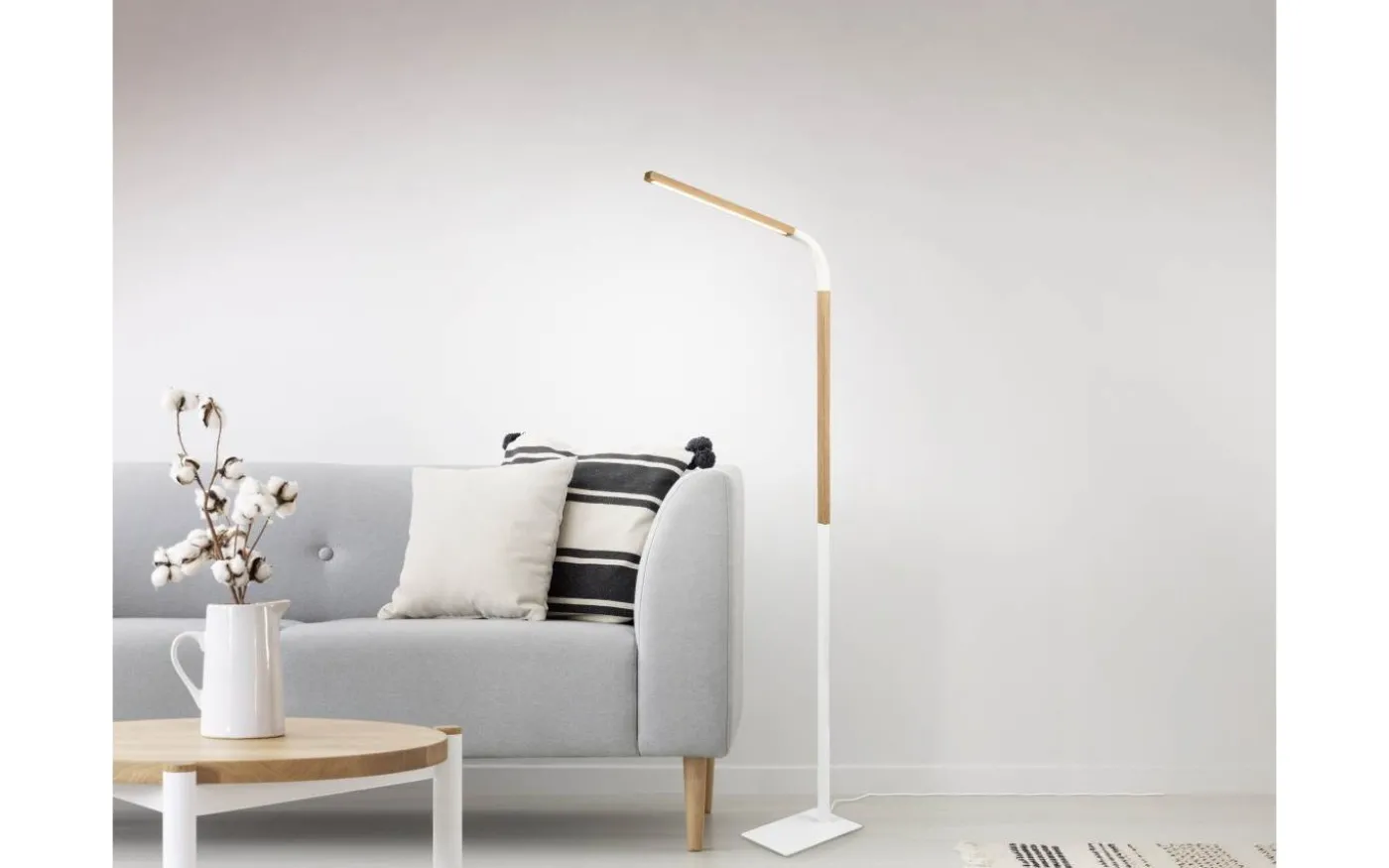 Norris Golvlampa LED matt vit/trä