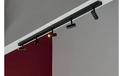 Omari Takspotlight 118cm 3-steg DIM Svart