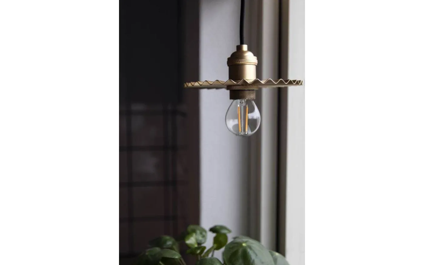 Omega Fönsterlampa 15cm Guld