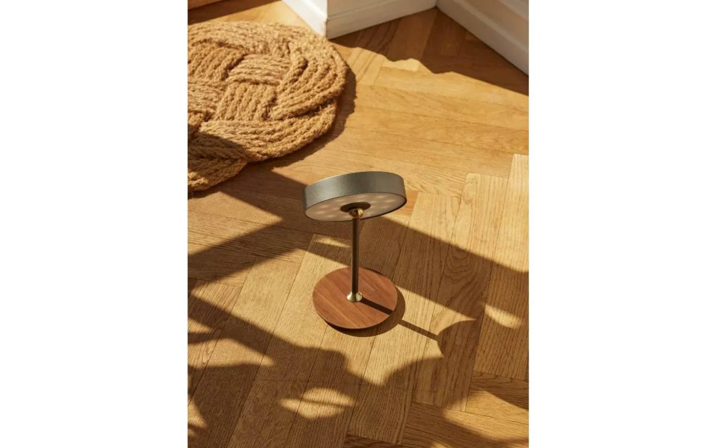 On The Move Uppladdningsbar Bordslampa LED 3-Steg DIM Gun Black