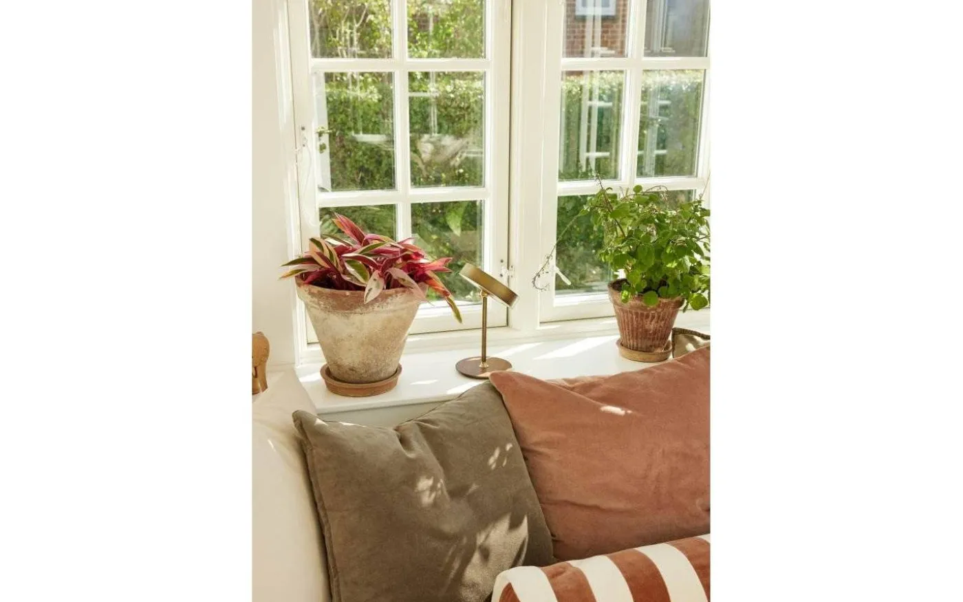 On The Move Uppladdningsbar Bordslampa LED 3-Steg DIM Mässing