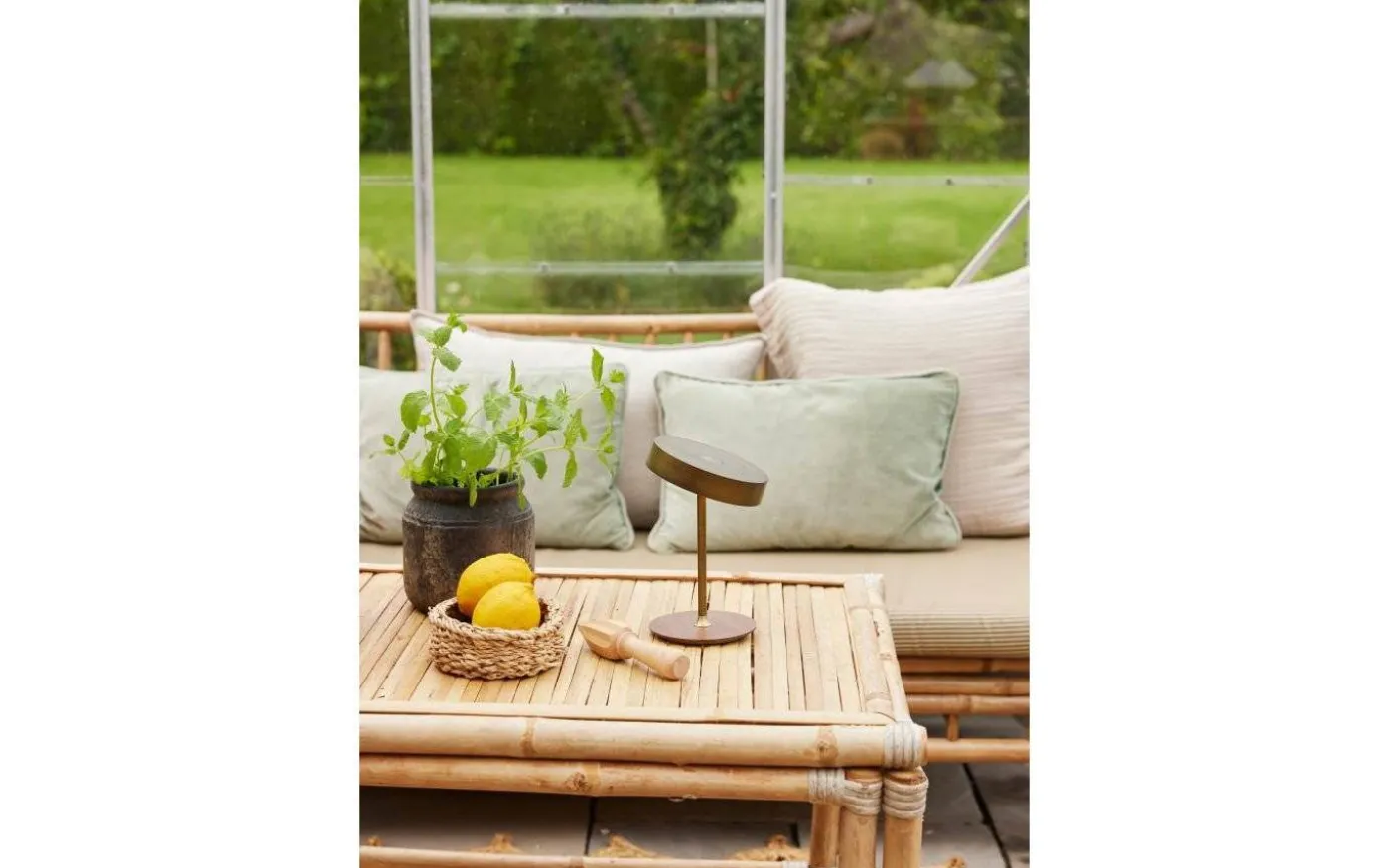 On The Move Uppladdningsbar Bordslampa LED 3-Steg DIM Mässing